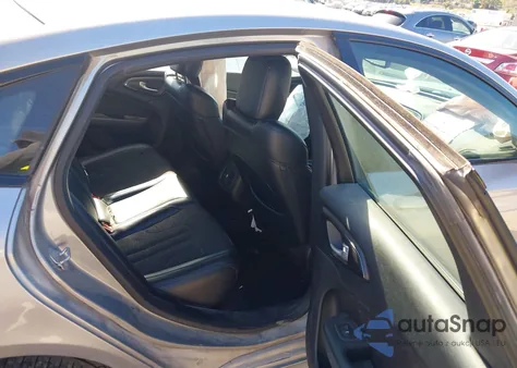 2015 Chrysler 200 S z USA, uszkodzony, nr VIN 1C3CCCBG3FN730923